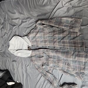 Noble Outfitters button up hoodie flannel with pockets. XL